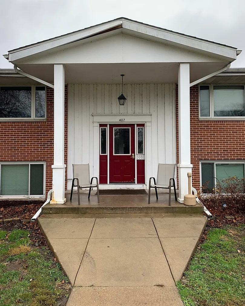 2 bed, $1,000 — Photo 1