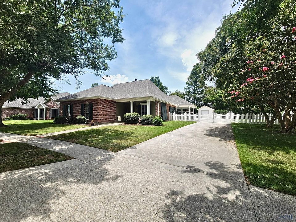 1st image of 207 Hawthorne Dr