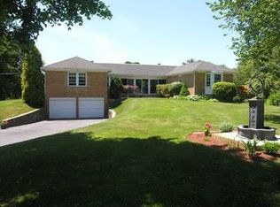 33 Westcote Close, South Kingstown, RI 02879