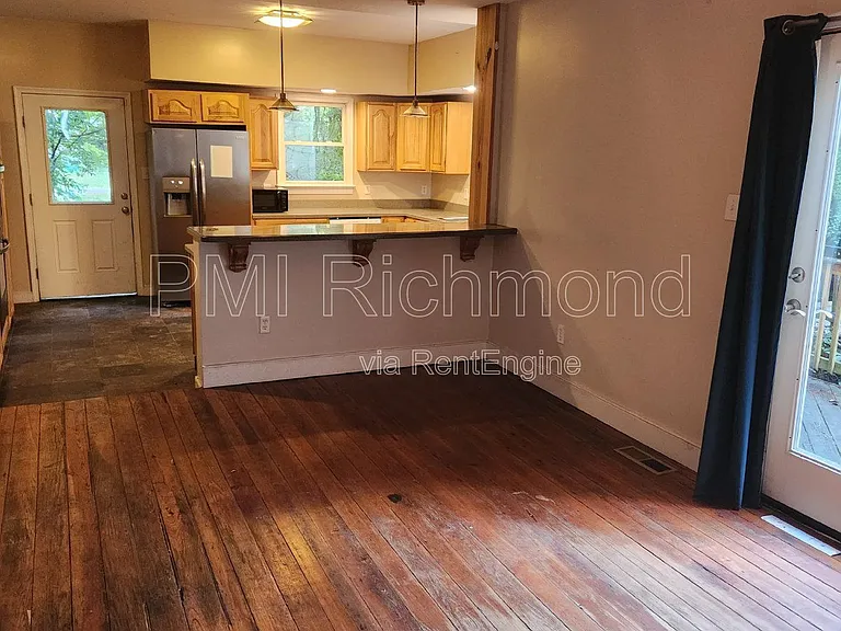 411 S Laurel St — Photo 6
