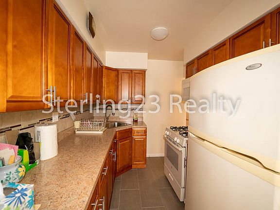 5th image of 21-59 Hazen St #2