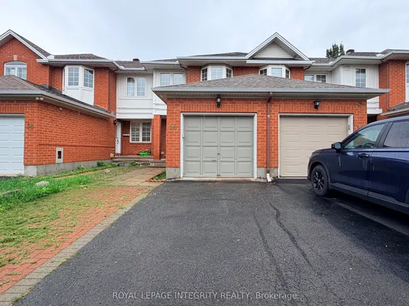 56 Celebration St, Ottawa, ON K2C 3Z9