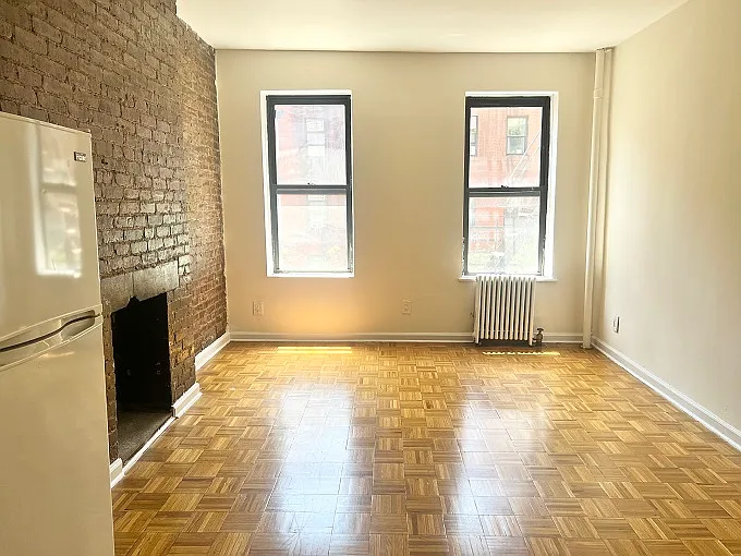327 E 54th St #3A — Photo 1