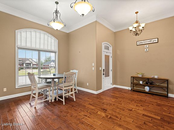 5th image of 2024 Vincennes Pl