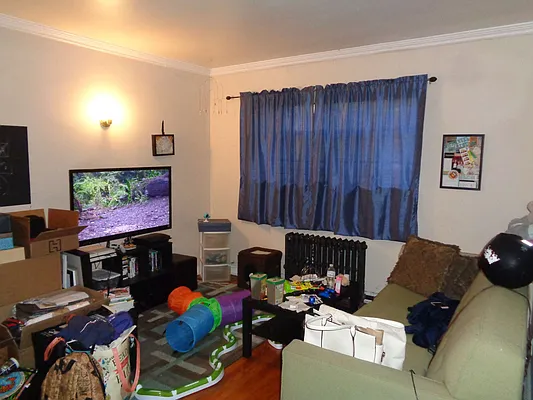 Rented by Zikos Realty Services | media 27