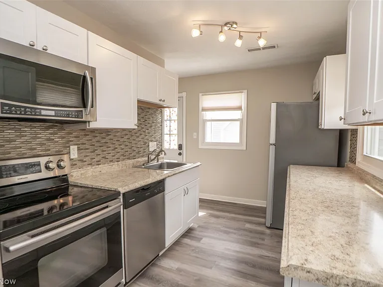 1060 Orchard Ave NE — Photo 15