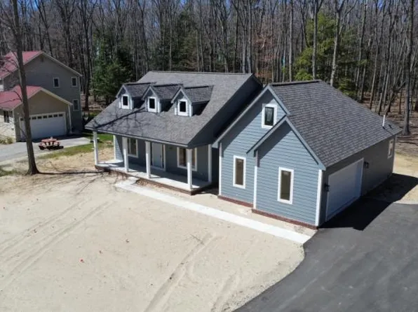 1366 Towering Oaks Dr, Pt Austin, MI 48467