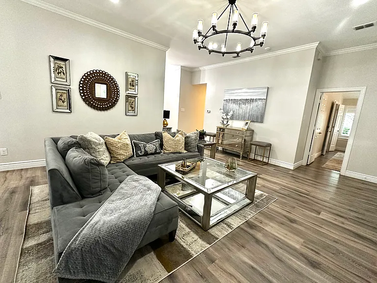 San Fernando Ln — Photo 2