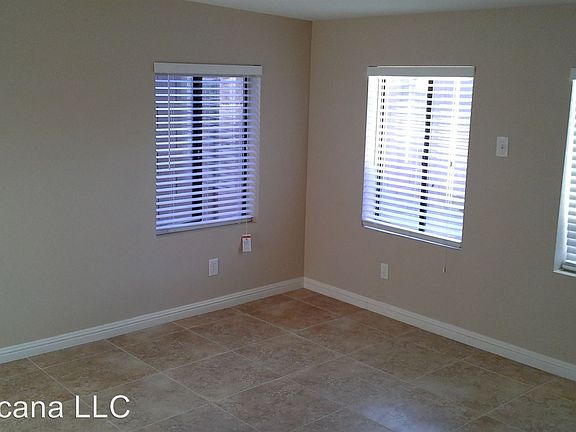 5th image of 704 Scholl Dr