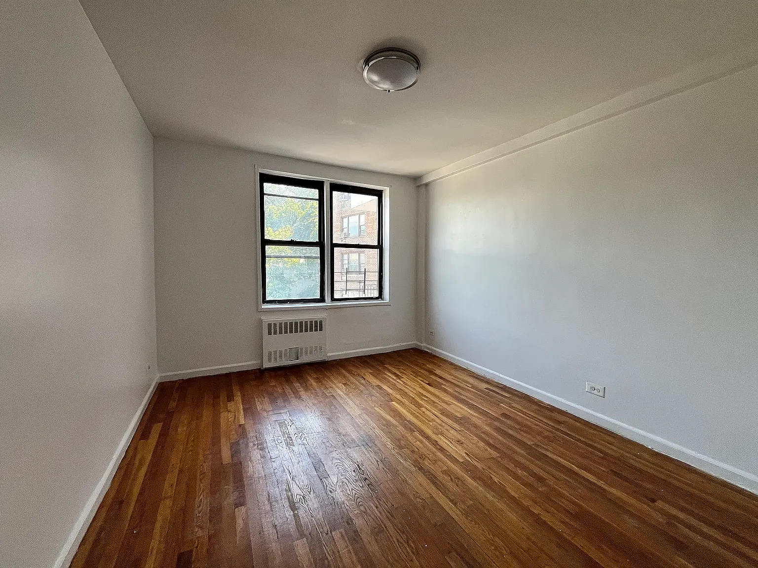 6645 Broadway — Photo 1