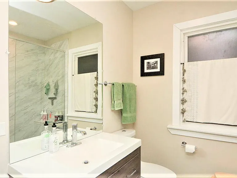 1432 W Farragut Ave #2A — Photo 35