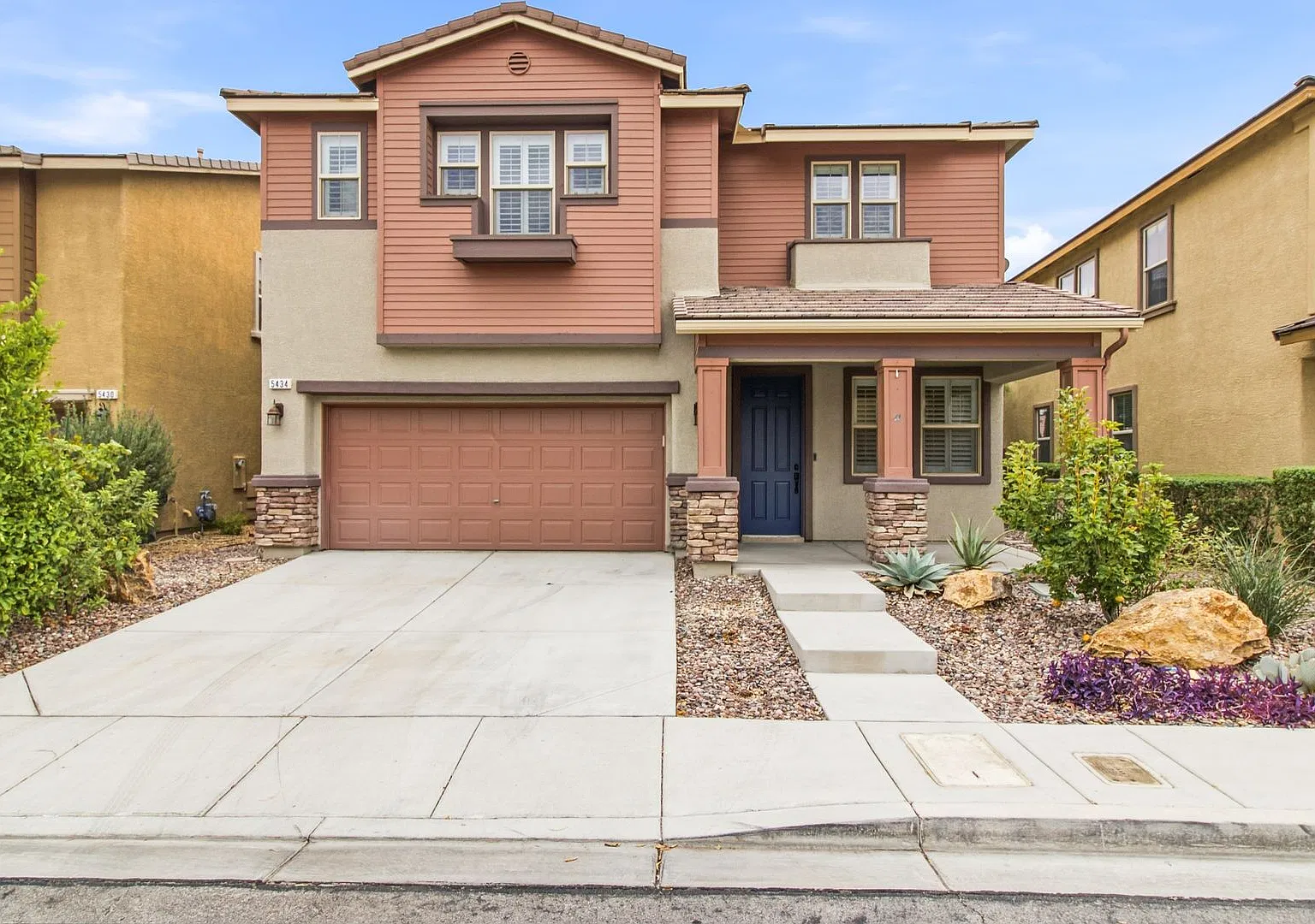 Beautifully upgraded Summerlin home with a private pool and spa! — Photo 1