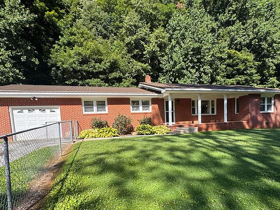 4th image of 248 Burbank Rd