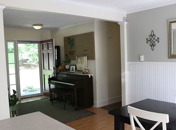 Spacious and open kitchen/dining/living