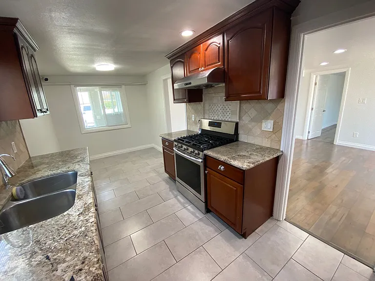 15522 Claretta Ave — Photo 7