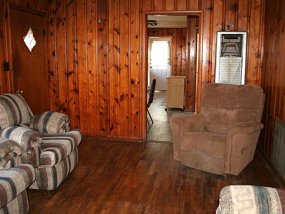 3rd image of 108 Walnut Cir