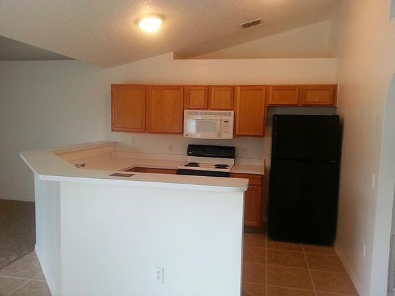 2nd image of 1903 Lakeview Pl