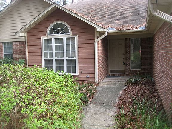 3rd image of 208 Hickory Ln