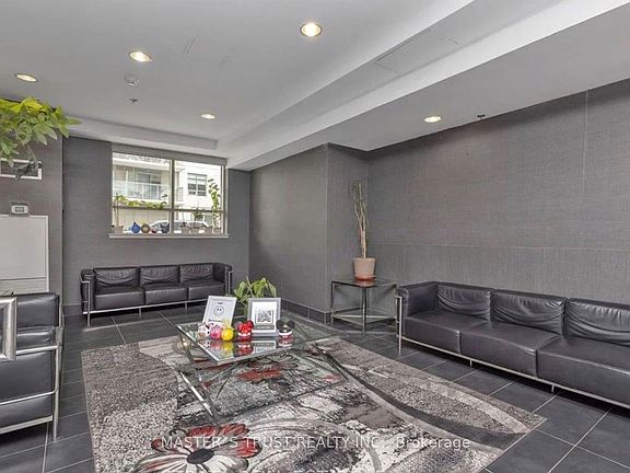 2nd image of 812 Lansdowne Ave #302