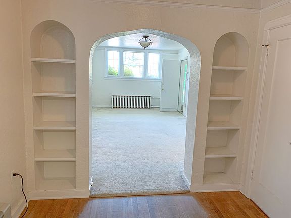 4th image of 722 10th Ave E APT B1