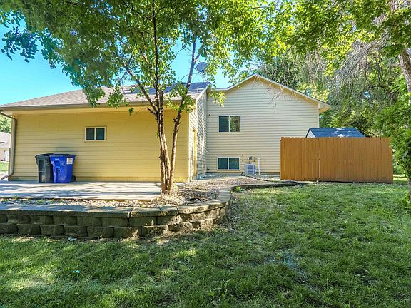 3rd image of 1920 E Tracy Ln
