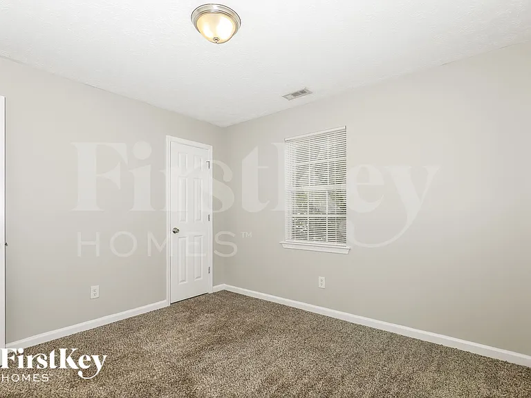128 Greenleaf Dr — Photo 16