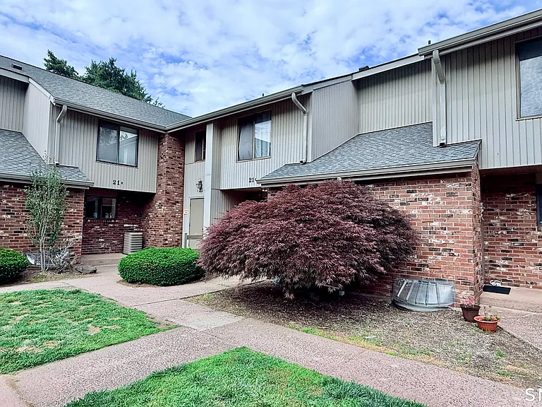 21 Amato Dr #I — Photo 2