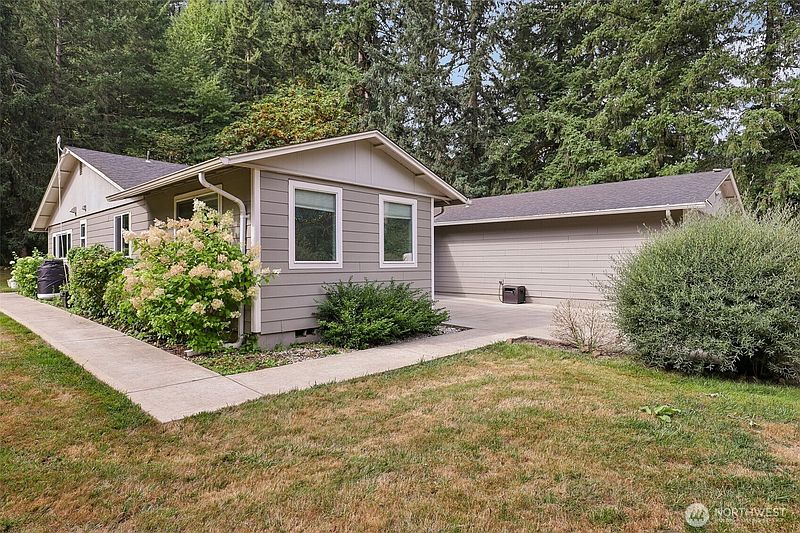 2nd image of 15211 NE 275th Circle