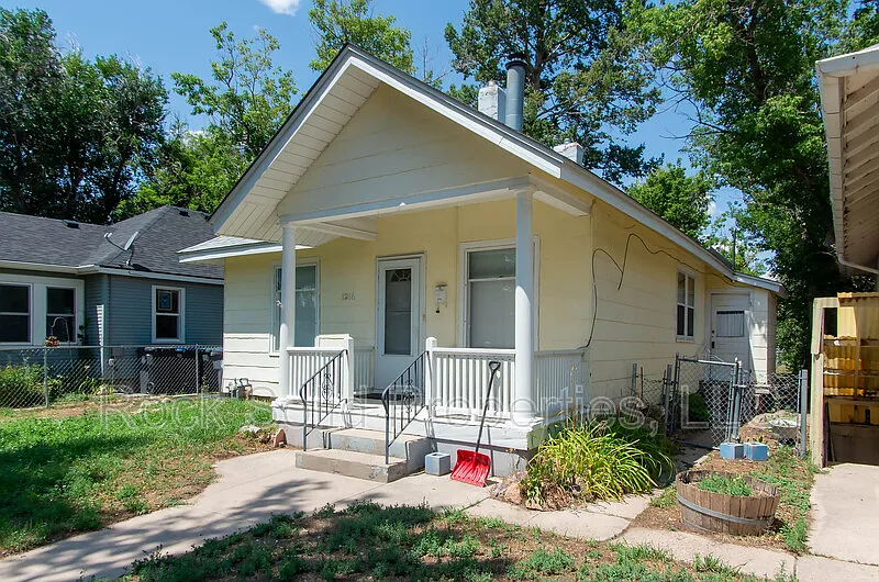 2 bed, 1.0 bath, 1536 sqft, $1,795 — Photo 2