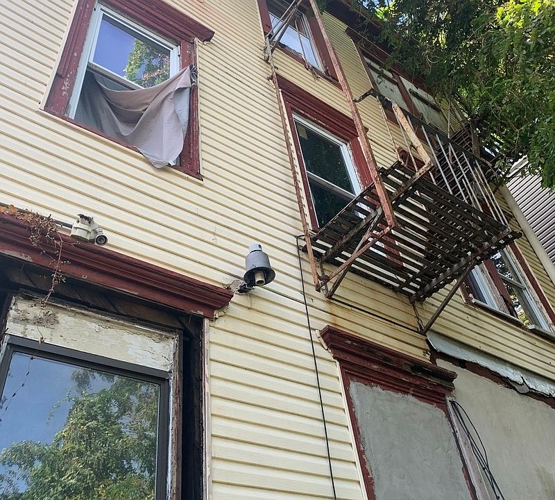 2nd image of 147 Schenck Ave