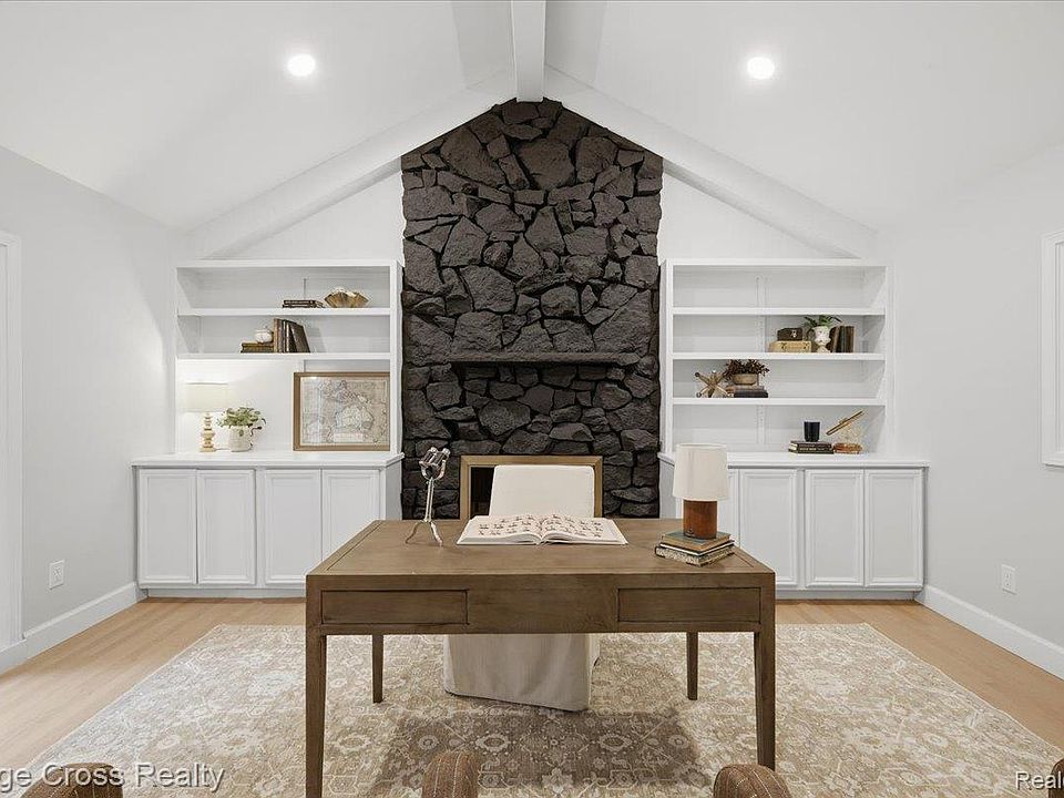 249 Norcliff Dr, photo 25