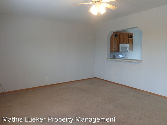 3rd image of 2220 Thompson Ct