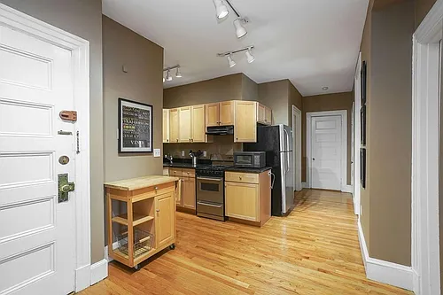 2 Arlington St Photo 1