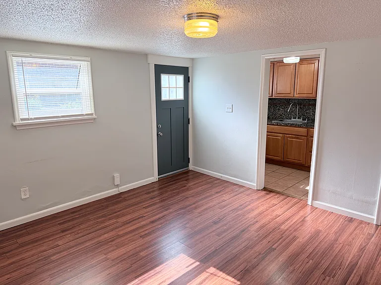275 E 5th Ave — Photo 3
