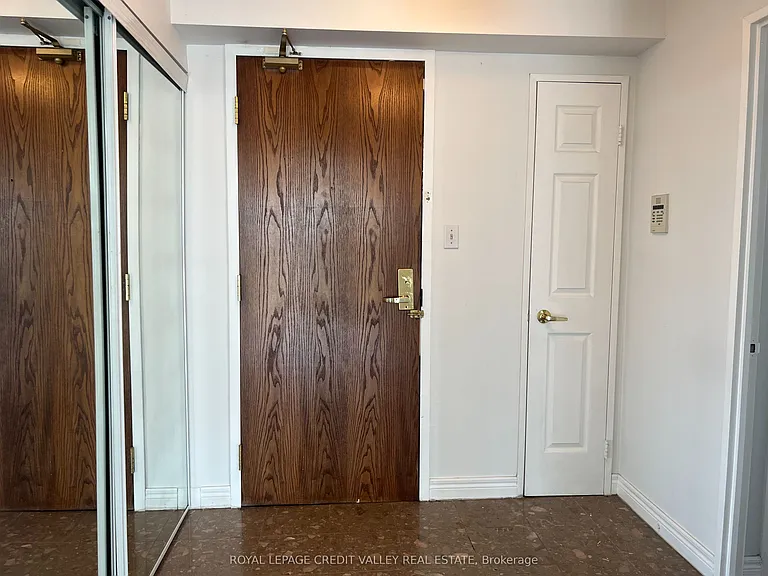 156 Enfield Pl #2205 — Photo 2