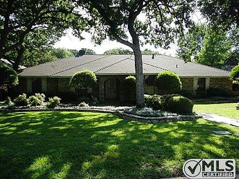 1st image of 2706 Monarch Dr