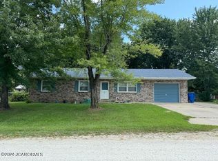 106 Sunset Dr, Linn, MO 65051