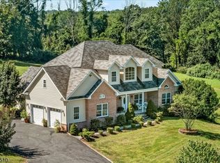 32 Quakertown Rd, Pittstown, NJ 08867