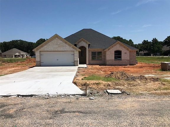 2nd image of 301 Courtney Cir