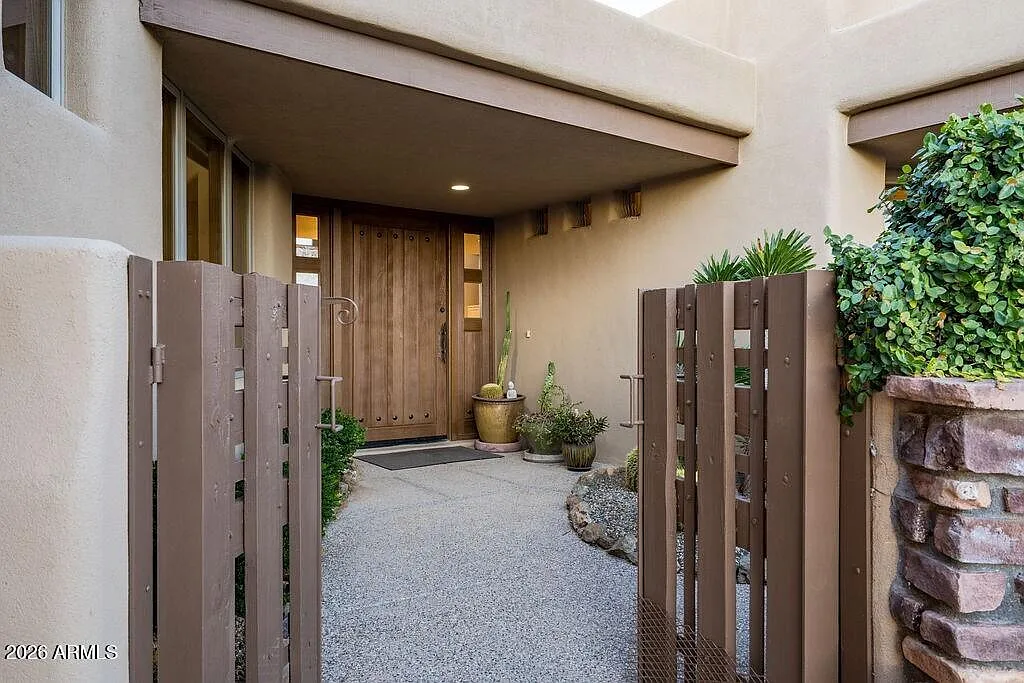 3 bed, 3.0 bath, 2392 sqft, $6,500 — Photo 3