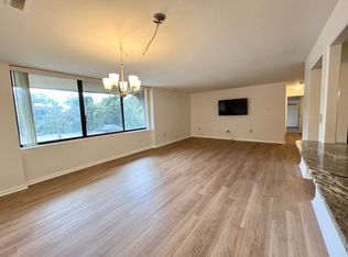 1004 Paradise Rd APT 1H, Swampscott, MA 01907
