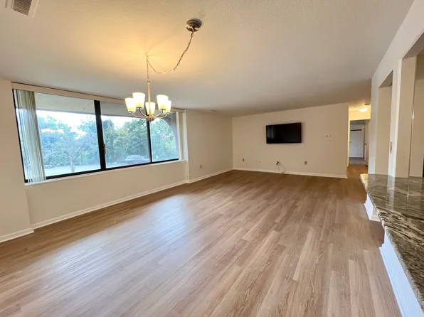 1004 Paradise Rd, Swampscott, MA