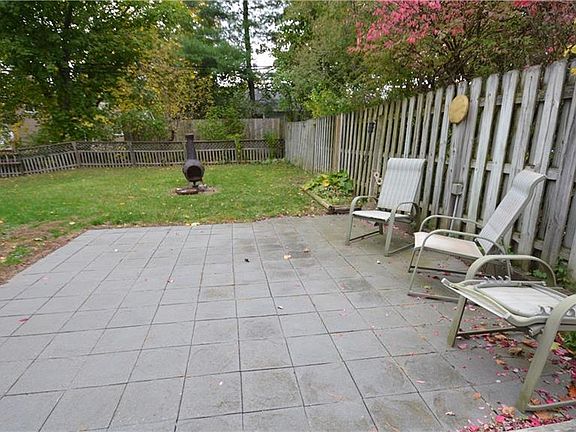 5th image of 32 Hilltop Dr