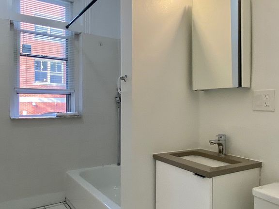 5th image of 1318 Commonwealth Ave APT 6