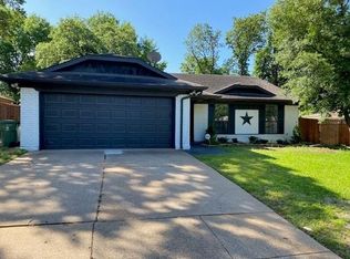 2106 Reverchon Dr, Arlington, TX 76017