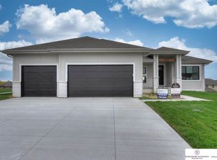 11716 Slayton St, Papillion, NE 68046