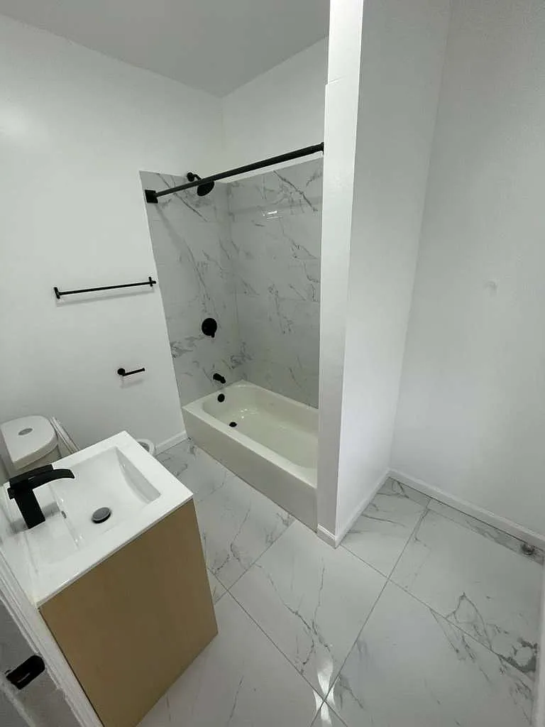 3 bed, $2,150 — Photo 4
