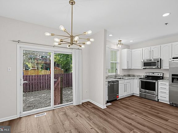 3rd image of 9270 Maxwell Ct