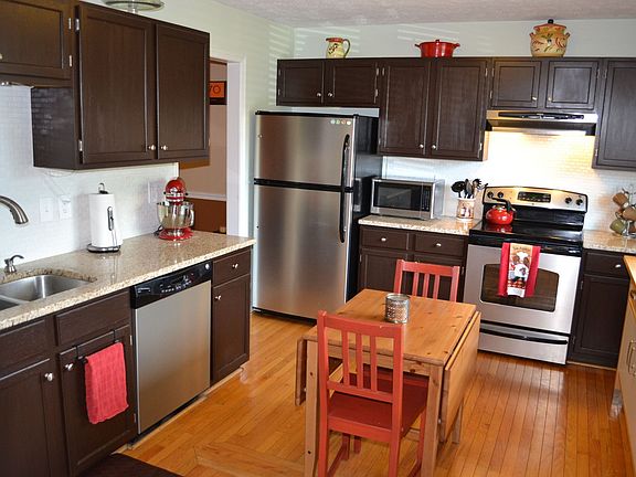 4th image of 440 Peach Ct