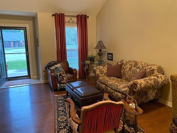 5th image of 866 & 868 Oakwood Ct